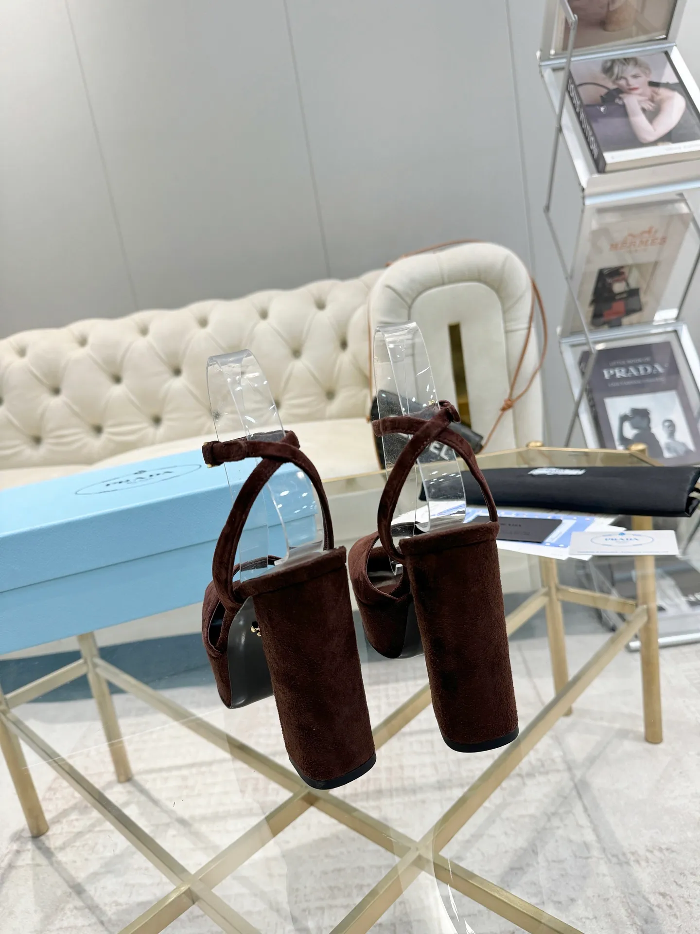👟👟Ex-factory price 600👟👟 (imitation leather bottom-20) New arrival 👉Ready stock👈Remove the original board and make a 1:1 replica‼ ️The highest version ✅ Prada's early spring catwalk hot style 😘The latest spring style thick square toe water platform series (genuine leather outsole), (simulated leather sole) goddess must-have for super beautiful feet 👉The upper is made of imported original calfskin, soft and textured, lining + foot pads, imported sheepskin lining, breathable and comfortable, private model water platform, heel, water platform 3.5M, heel height 12M Code number 35M-39M (34 40 41 42 43 is custom-made and cannot be returned or exchanged)